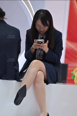 制服肉丝眼镜少妇【8K视频】