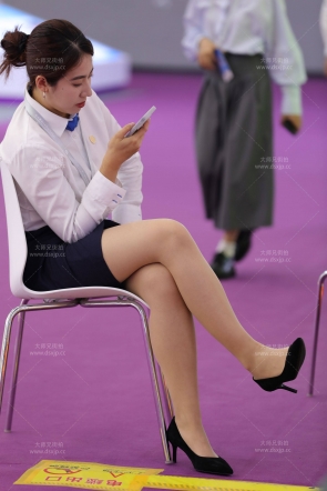 肉丝美腿超级诱惑的长腿少妇【套图+视频】