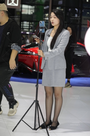 宝马制服主播小姐姐