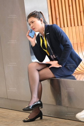 黑丝制服美女