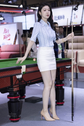 雪白美腿制服弦子