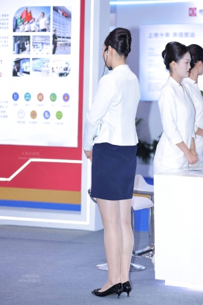 物业案场高大长腿肉丝美女