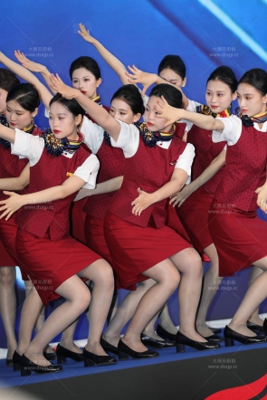 国航空姐群丝舞姿灰丝美腿超赞大饱眼福