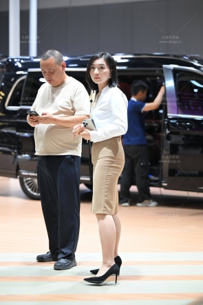 肉丝包臀裙丰满制服少妇