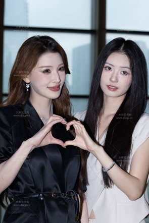 美嘟feat.周周酱首套珍贵拖鞋玉足来袭