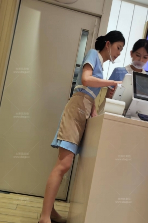 4K视频好利来少见蓝色工装肉丝店员大长腿2分37秒