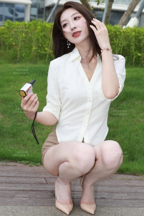 热裤美腿网红-小乐