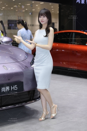 包臀裙气质白皙美女