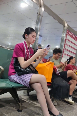 4k南航新空乘下班肉丝大长腿颜值身材顶2分11秒