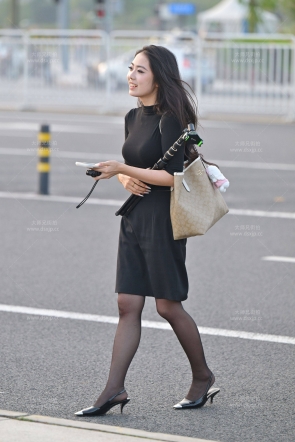 黑丝制服女主播
