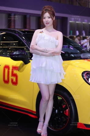26最近成都车展春晓的大白美腿【套图+视频】