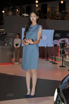 26成都车展上的肉丝大长腿礼仪