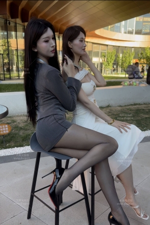 妍希的制服丝袜美腿【视频】