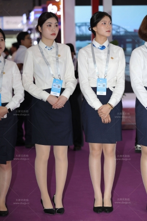 女人味十足的制服肉丝大长腿礼仪【套图+视频】